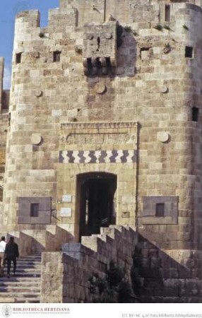 Zitadelle von Aleppo, Bastei mit Brückenanlage