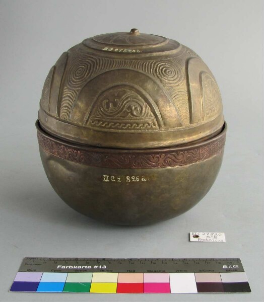 Lidded vessel