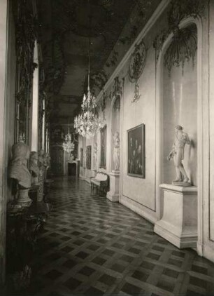 Potsdam. Sanssouci. Schloß Sanssouci (1745/1748; G. W. v. Knobelsdorff). Kleine Galerie (Dekoration J. Ch. Hoppenhaupt). Raumaufnahme