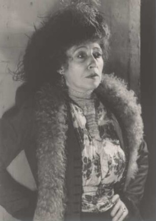 Hamburg. Deutsches Schauspielhaus-Haus Altona. Die Schauspielerin Gustl Busch (1900-1969) in der Rolle der Frau Peachum in der "Dreigroschenoper" von Bertolt Brecht im Jahr 1946.
