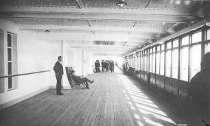 Promenadendeck: "Imperator" : Technikgeschichte | Technologie | Maschinenbau und Eisengiesserei | Wie ein Ozeandampfer entsteht und betrieben wird
