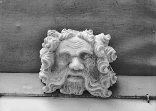 Skulpturenschmuck vom Altstädter Brückenturm — Maske eines bärtigen Mannes