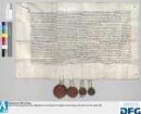 Cristoff Freiherr zu Schwartzenburg und zu Hohenlanndsperg, bayerischer Landhofmeister, namens der Herzöge Wilhelm und Ludwig von Bayern, und Hanns von Leonrod, Pfleger zu Arberg, zugleich für die kaiserlichen Kommissäre Hanns Jacob von Lanndaw, Landvogt zu Nellenburg, und Dr. Johann Vogt legen die Irrungen zwischen Markgraf Georg von Brandenburg einerseits und der Stadt Nürnberg andererseits bei. Die Streitigkeiten betreffen das Ausschenken des Schwabacher Biers in Nürnberg, das kaiserliche Landgericht des Burggrafentums Nürnberg, das Angießen und Aichen zu Kornburg, die Possessgebung des Pfarrers zu Kornburg, das Gericht zu Wendelstein, die geschworenen Meister der Messerer, Unterhalt des Pfarrers zu Wendelstein, Kirchenrechnung und Meßnerhaus zu Pfaffenhofen, Kirchenschutz zu Fürth, Angießen und Gewicht zu Vach, die Verleihung des Widdums zu Veitsbronn, darauf zur Zeit Albrecht Geyer sitzt, und des Jakob Hofler'schen Weingartens zu Rothenberg, welche früher durch den Pfarrer zu Herzogenaurach geschah, durch die Pfarramtsverweser zu Veitsbronn und Michelbach, die einstweilige Abnahme der Kirchenrechnungen in den letzteren beiden Orten und die Bestellung des Hirten zu Schwarzenbach, abwechselnd von Burgthann und Altdorf aus. - Siegler: die beiden Streitteile und die beiden Schiedsrichter.