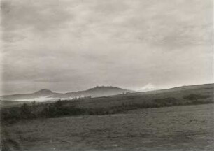 Links Sincholagua, rechts Cotopaxi