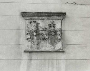 Dohna-Gamig, Gamig 2. Gut Gamig. Kapelle (1. D. 16. Jh.). Wappenplatte (bez. 1700) über dem Nordportal