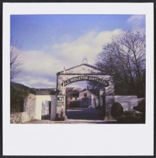 Eingangstor zur Jameson Distillery in Midleton bei Cork