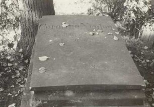 Grab für Caroline Neuber, Friedhof Leuben : Dresden-Leuben. Friedhof mit Grab für Caroline Neuber