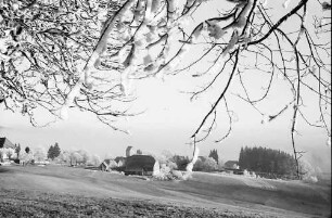 Saig: Weg oberhalb Saig; mit Blick auf Ort