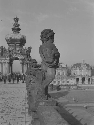 Dresden. Zwinger, Kronentor von der Terrasse der Langgalerie N und Wallpavillon