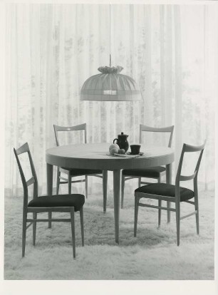 Stuhl "Mod. 5824" und Tisch "Mod. 533" von Ernst M. Dettinger