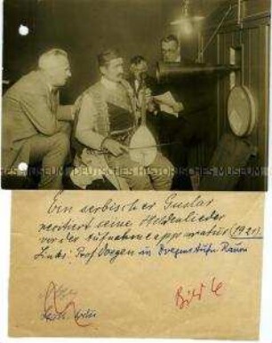 Wilhelm Doegen bei Tonaufnahmen mit einem serbischen Sänger und Musiker