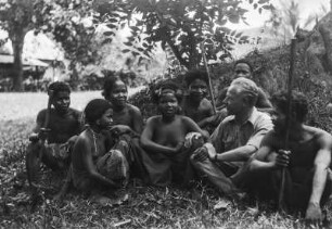 Egon von Eickstedt und Personen (Deutsche Ostasien-Expedition 1937/1939)