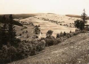 Neuwernsdorf (Neuhausen-Neuwernsdorf). Ortsteilansicht. Blick nach Süden
