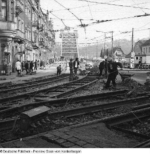 Verkehrsbetriebe (Gleisbau, Tunnel Standseilbahn, Straßenbahnhof, Straßenbahnreparaturhalle, Straßenbahn in der Stadt)