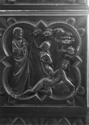 Sockelrelief: Szenen aus der Genesis — Erschaffung Evas