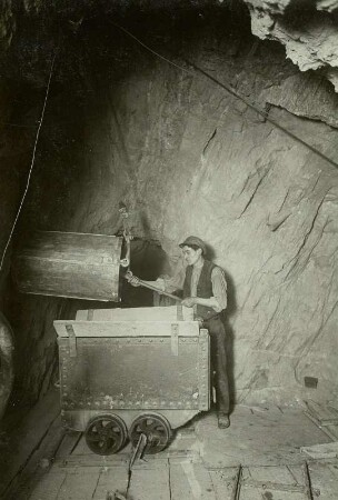 Kleinvoigtsberg, Grube Alte Hoffnung Gottes, Kübelförderung, Transport in Hunten, Füllort