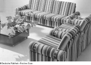 Couchtisch : Sitzgruppe (1972) und Couchtisch