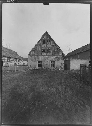 Zabeltitz-Treugeböhla (Großenhain-Zabeltitz), Hauptstraße 54. Dreiseithof (18. Jh.). Nebengebäude. Giebelfront