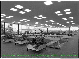 Blick in den leeren Speisesaal der neuen Kantine (KANT)