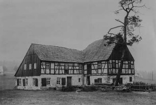 Kühnhaide, Zweiseit- oder Hakenhof in Kammlage des Erzgebirges