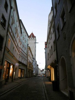 Regensburg: Wahlenstraße mit Goldenem Turm