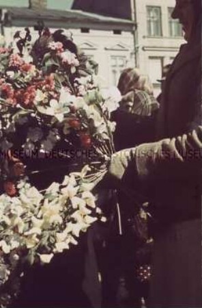 Blumenverkauf auf einem Marktplatz