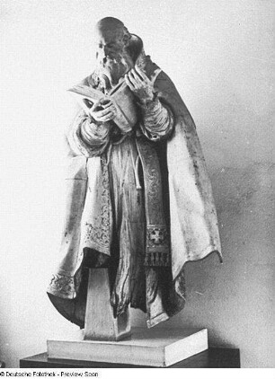 Heiliger Ambrosius : Permoser, Balthasar. Heiliger Ambrosius. Holz, geschnitzt, weiß gefasst; Höhe 2,08 m. 1724/1725. Bautzen: Stadtmuseum