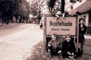 Buxtehude: Stadtschild mit Kindern