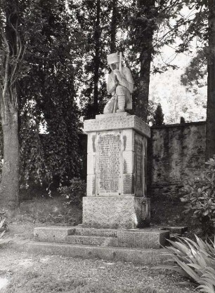 Denkmal für die Gefallenen des 1. Weltkrieges : Denkmal für die Gefallenen des 1. Weltkrieges aus Kleinolbersdorf. Sandstein (nach 1918). Chemnitz-Kleinolbersdorf-Altenhain