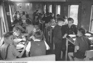 Ferienlagerzug der Reichsbahndirektion (RBD) Erfurt, Juli 1953