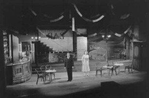 Szenenbilder aus "Die Heilige der Bleecker Street". Oper von G. C. Menotti, Städtische Oper Berlin, Deutsche Erstaufführung, 30.10.1955 : Mit E. Trötschel, A. Herwig u.a.
