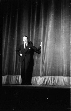 Kabarett der Komiker: Günther Holland konferiert
