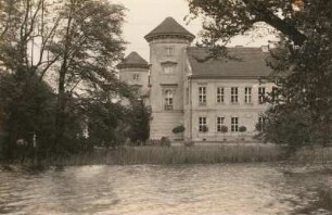 Schloß Rheinsberg : Schloß Rheinsberg am Ostufer des Grienericksees