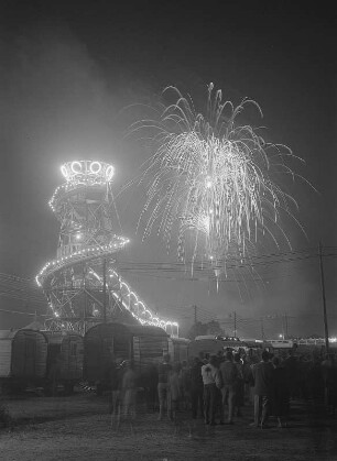 Dresden. Feuerwerk zur Vogelwiese, Ausklang, Ansicht mit Toboggan