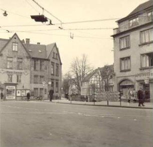 Wall, Anfang. Detmold. Blick vom Hornschen Tor; links die ersten Häuser der Weinbergstraße, mit dem Fotogeschäft Römer
