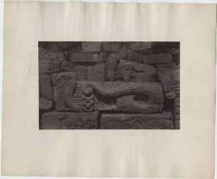 Skulpturen von der Westseite des Mound 26.