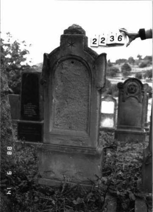 Grabstein 2236 (Index: 100097308) Maße HxBxT: 169x61x22 cm: Grabstein 2236