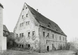 Dohna-Borthen, Kleinborthener Straße 10/12. Altes Schloß (A. 16. Jh., Umbau um 1700)