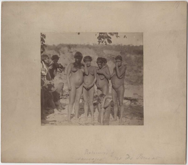 Groupe de "botokudes", femmes et enfants