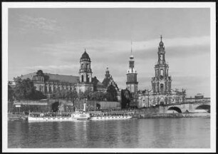 Dresden, Brühlsche Terrasse, Schloß und Hofkirche : Dresden. Blick vom Neustädter Elbufer über die Elbe auf die Silhouette der Altstadt mit Ständehaus, Residenzschloss und Katholischer Hofkirche