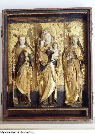 Altarschrein mit heiliger Barbara, heiliger Anna Selbdritt und heiliger Katharina : Altarschrein mit heiliger Barbara, heiliger Anna Selbdritt und heiliger Katharina. Schrein Nadelholz, Figuren Laubholz, originale polychrome Fassung (1501/1515). Dresden: Skulpturensammlung ZV 2703a-d