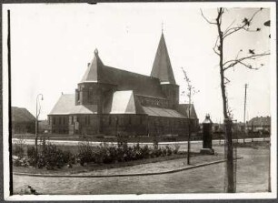 Niederlande, Hilversum. Blick von Nordosten auf die Heilig Hartkerk