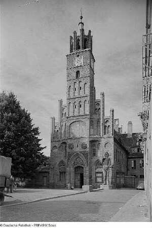 Brandenburg. Altstädter Rathaus (1470/1480) mit Roland