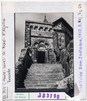 Le Puy: Saint-Michel-d'Aiguilhe, Fassade