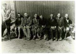 Häftlinge des KZ Buchenwald nach der Befreiung