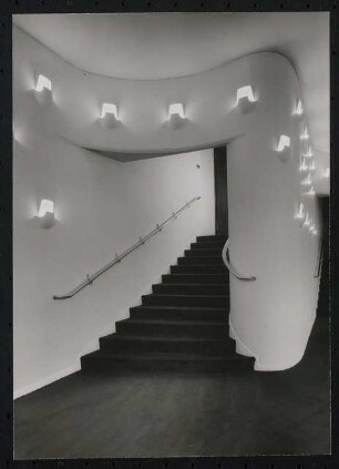 Stadthalle, Mülheim an der Ruhr Umbau: Seitliches Foyer / Treppenaufgang zum Theatersaal