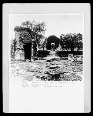 Villa Adriana — Piazza d'Oro