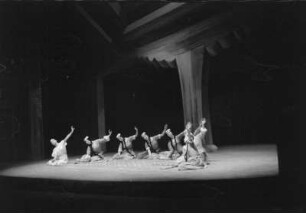 Szenenbilder aus dem Ballett "Gajaneh" von A. Chatschaturjan, Regie Gruber mit E. Vesko u.a., Deutsche Staatsoper Berlin, Premiere 21.10.1955