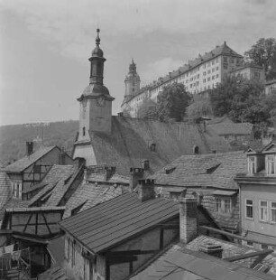 Rudolstadt. Blick über die Stadt zu Schloss Heidecksburg