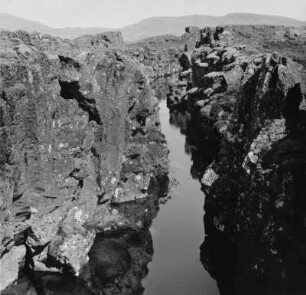 Vulkanische Erdspalte im Lavafeld von Thingvellir, Island